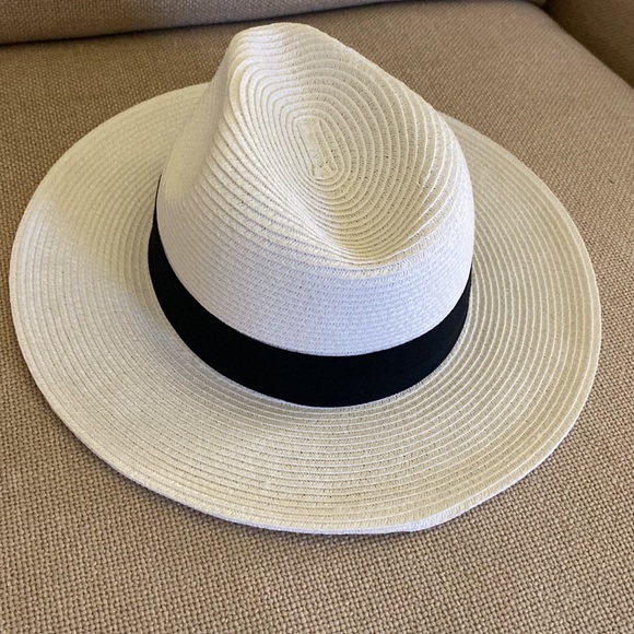 White Glitzy Bella hat - Picture 3 of 3